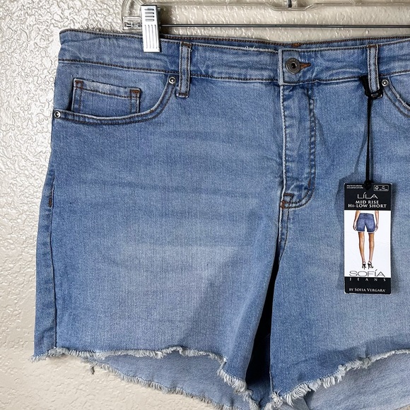 Sofia Deconstructed Lila Shorts - Picture 2 of 10